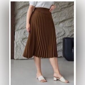 NWT Colour of the season! Chocolate Brown Pleated Skirt 3X